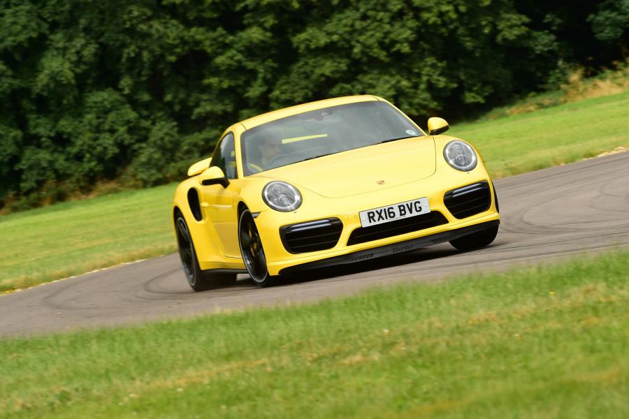  Porsche 911 Turbo Coupe 2016 года  (UK) (фото 6 из 9)